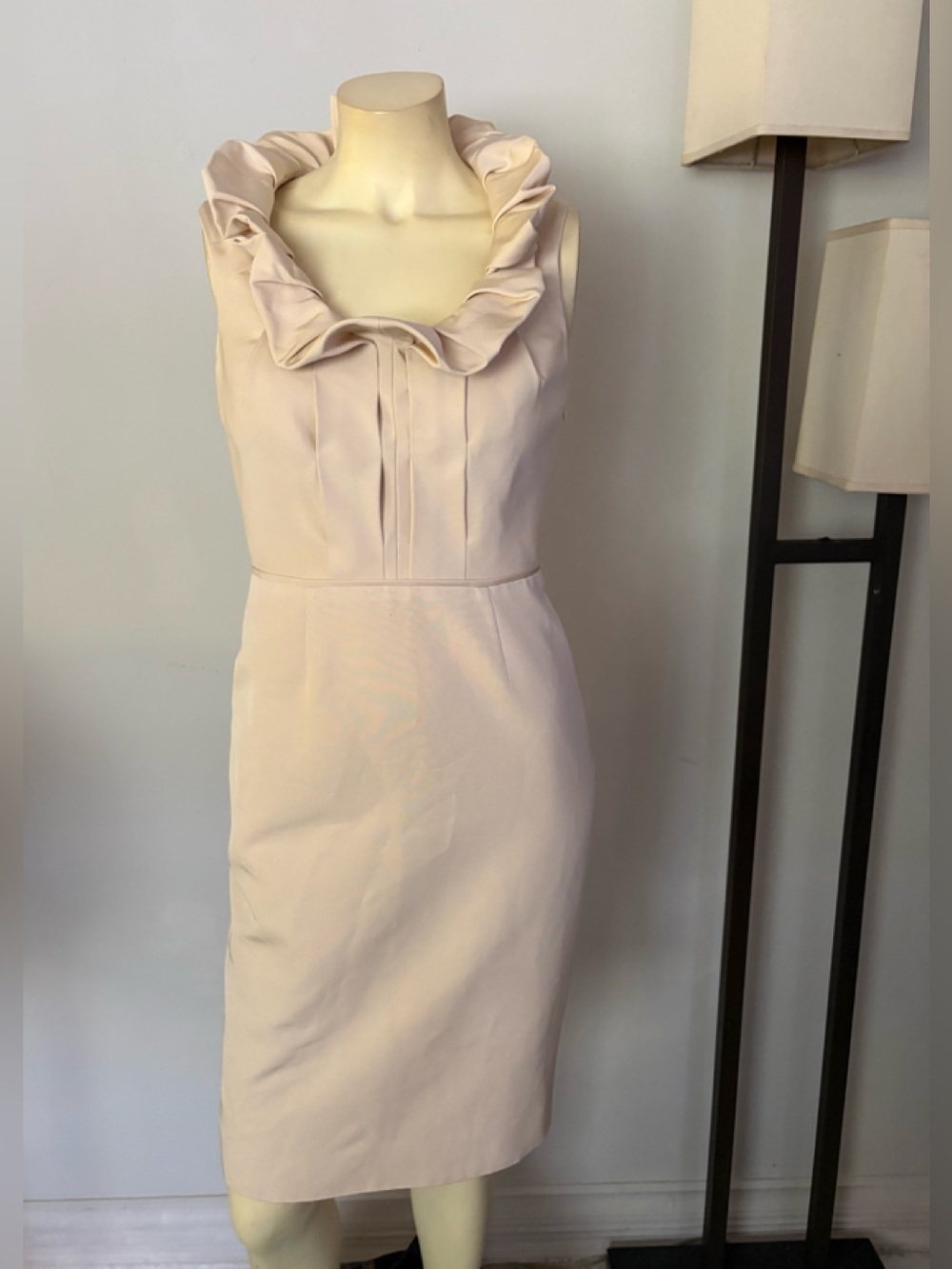 Lela Rose Sleeveless Ruffle Collar Sheath Dress in Soft Cream Size 4